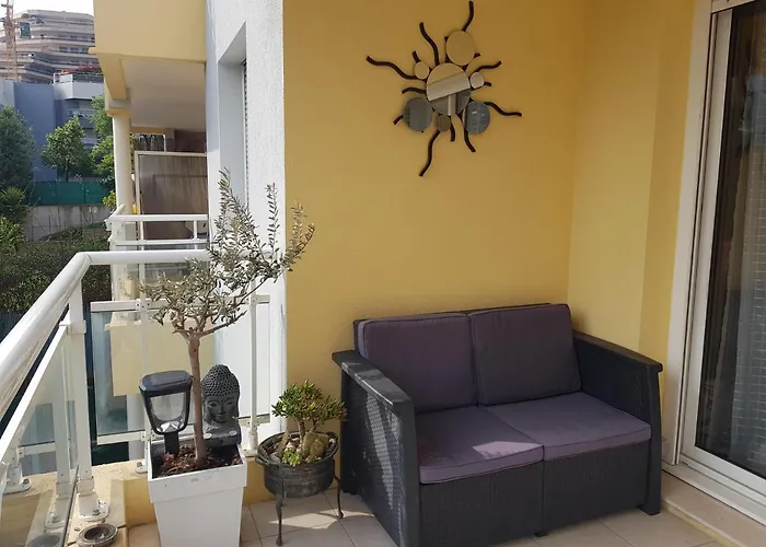 Beau Avec Garage Ferme شقة بوزولي